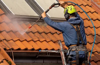 Démoussage et hydrofuge de toiture à Asprières